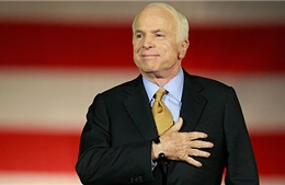 Chủ tịch Quốc hội Nguyễn Sinh Hùng tiếp TNS John McCain